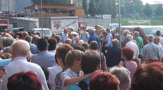 Jásalka hraje čekajícím