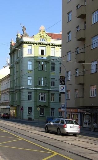 Socha Svobody v Brně - na střeše budovy v Hybešově ul.